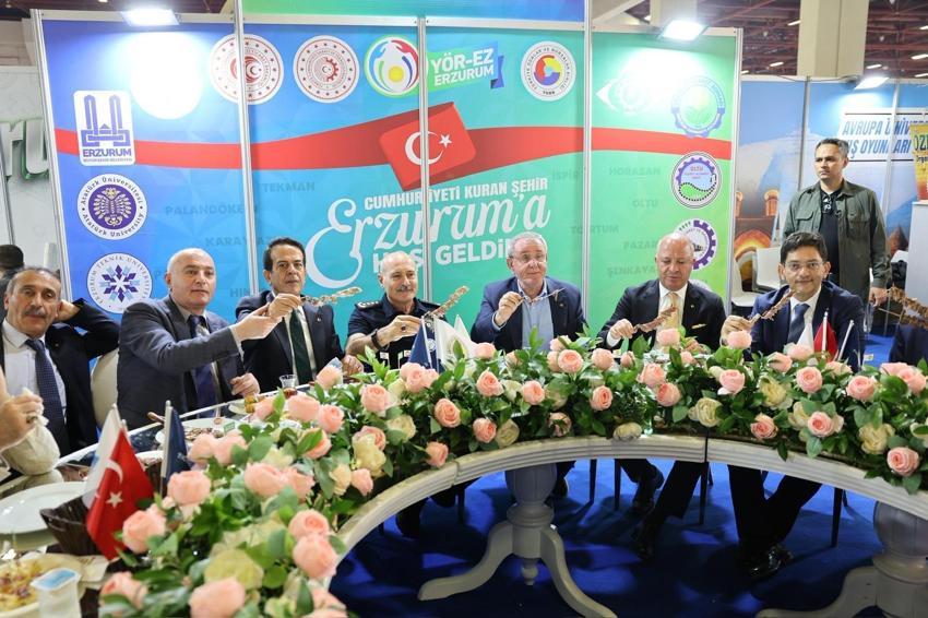 YÖREX 2026'da Erzurum rüzgarı: Türkiye’nin dört bir yanından gelen yöresel değerlerin buluştuğu fuarda dadaş kültürü ve gastronomisine yoğun ilgi