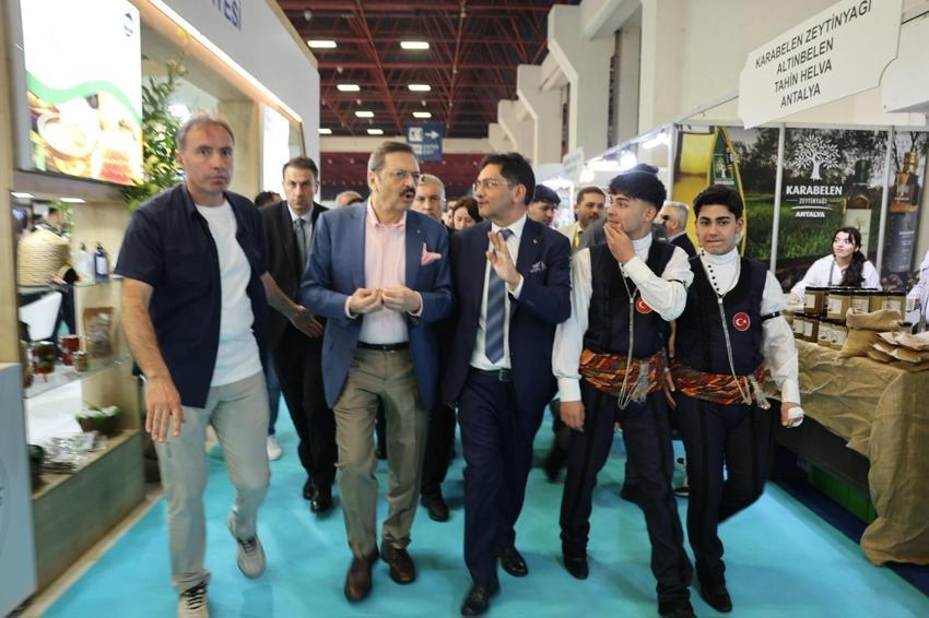 YÖREX 2026'da Erzurum rüzgarı: Türkiye’nin dört bir yanından gelen yöresel değerlerin buluştuğu fuarda dadaş kültürü ve gastronomisine yoğun ilgi