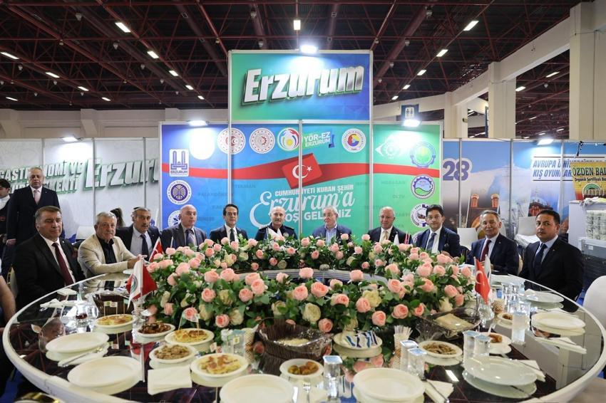 YÖREX 2026'da Erzurum rüzgarı: Türkiye’nin dört bir yanından gelen yöresel değerlerin buluştuğu fuarda dadaş kültürü ve gastronomisine yoğun ilgi