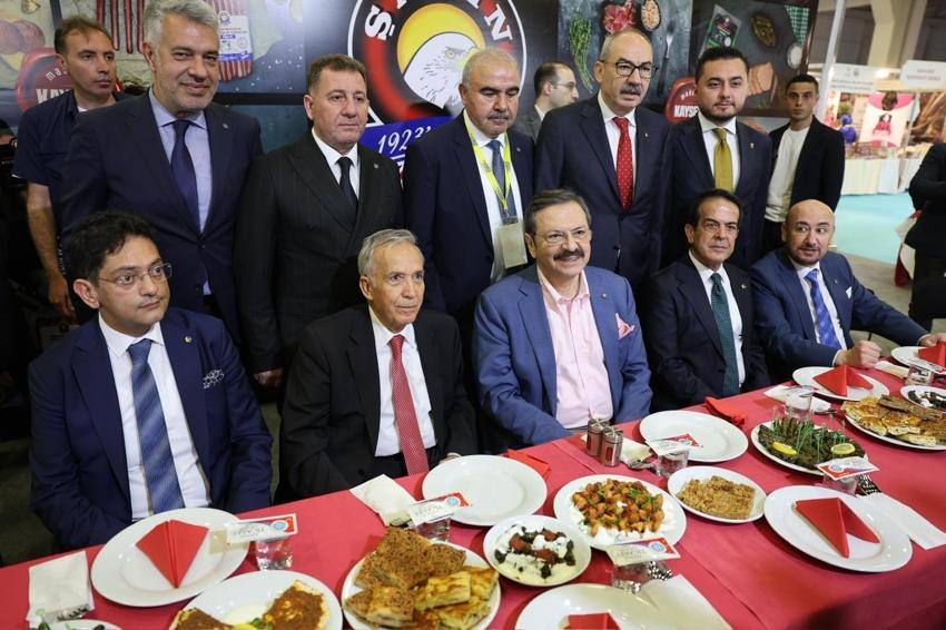 YÖREX 2026'da Erzurum rüzgarı: Türkiye’nin dört bir yanından gelen yöresel değerlerin buluştuğu fuarda dadaş kültürü ve gastronomisine yoğun ilgi