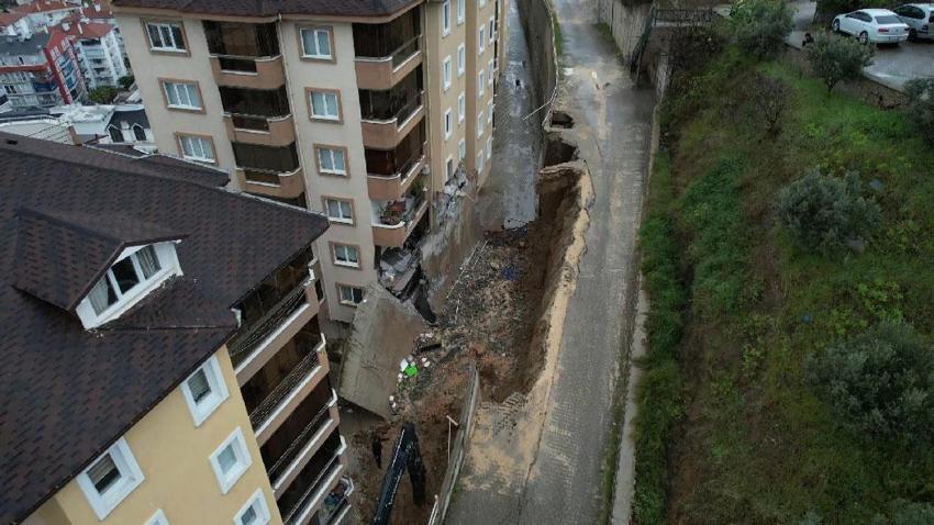 Bursa’da felaket havadan görüntülendi...Balkonlar yıkıldı, araçlar enkaz altında