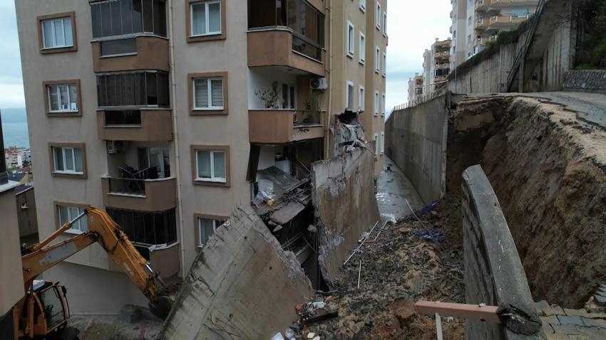 Bursa’da felaket havadan görüntülendi...Balkonlar yıkıldı, araçlar enkaz altında
