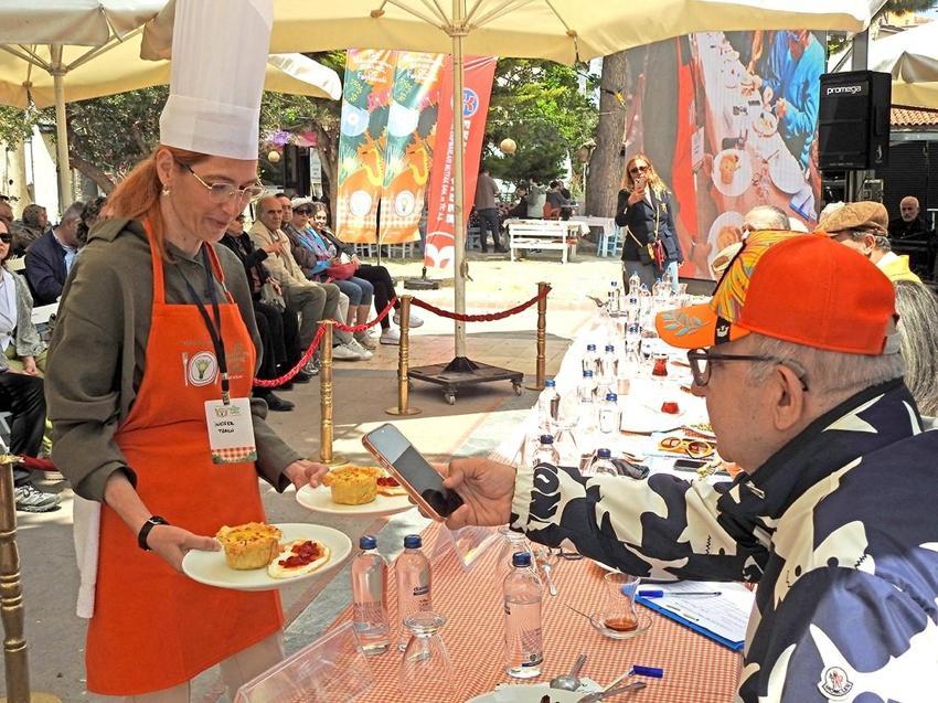 İzmir'de Alaçatı Ot Festivali coşkusu! Gastronomi şöleninde en güzel ot yemeği belli oldu