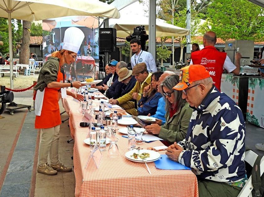 İzmir'de Alaçatı Ot Festivali coşkusu! Gastronomi şöleninde en güzel ot yemeği belli oldu
