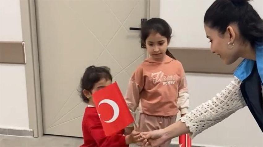 Erzincan'da hastanedeki çocuklara 23 Nisan sürprizi