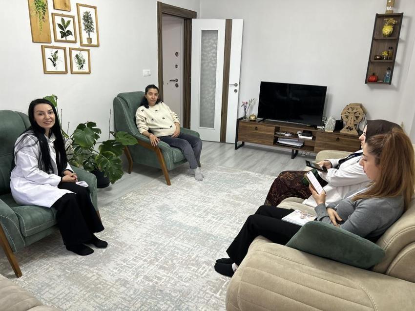 Van'da 6 bin anne adayına devlet eli değdi: Doğum korkusu tarih oluyor! Annelik yolculuğu başladı: Koordinatör ebeler kapı kapı geziyor