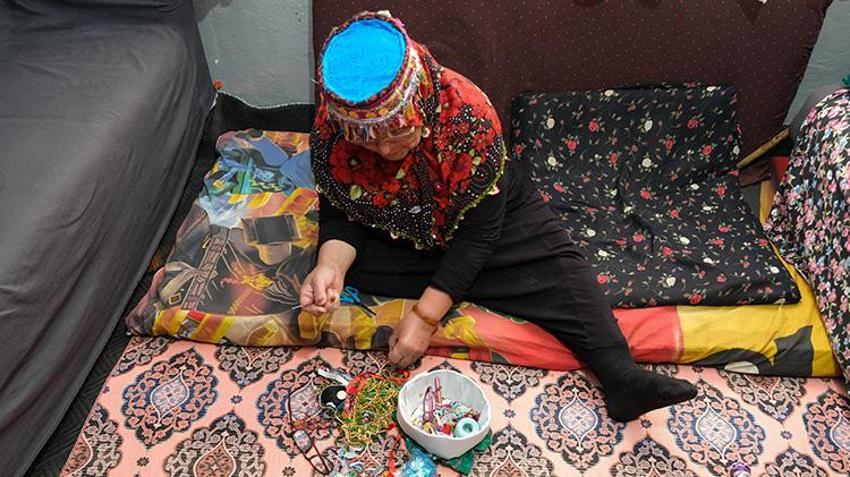 Bursa’da üç etek geleneği 71 yaşındaki Zeynep nine ile yaşıyor! Torunlarına miras bırakmaya hazırlanıyor