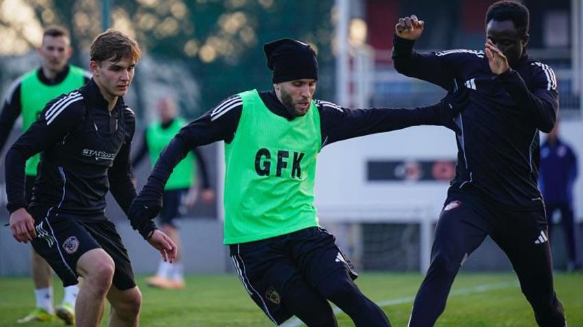 Gaziantep FK'da Burak Yılmaz sonrası bir ilk! Yeni teknik direktör sahaya çıktı