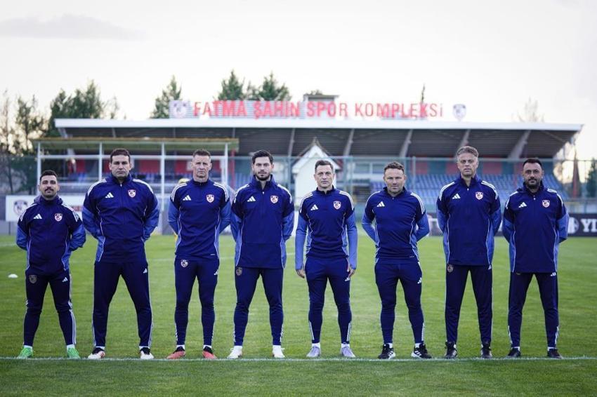 Gaziantep FK'da Burak Yılmaz sonrası bir ilk! Yeni teknik direktör sahaya çıktı