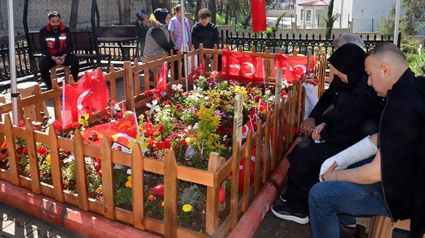 Okul saldırısında çocuğunu kaybeden acılı baba: 'Oğlum, kız çocuklarını korumuş'
