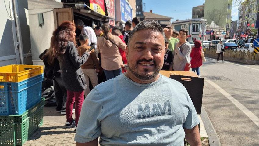 Süleymanpaşa'da çocuklara ücretsiz kokoreç dağıtıldı, yoğunluktan izdiham oluştu