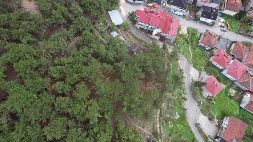 Reşadiye’de toprak kayması korku yarattı! AFAD ekipleri 5 binadaki 13 daireyi tahliye etti, bölge dron ile görüntülendi