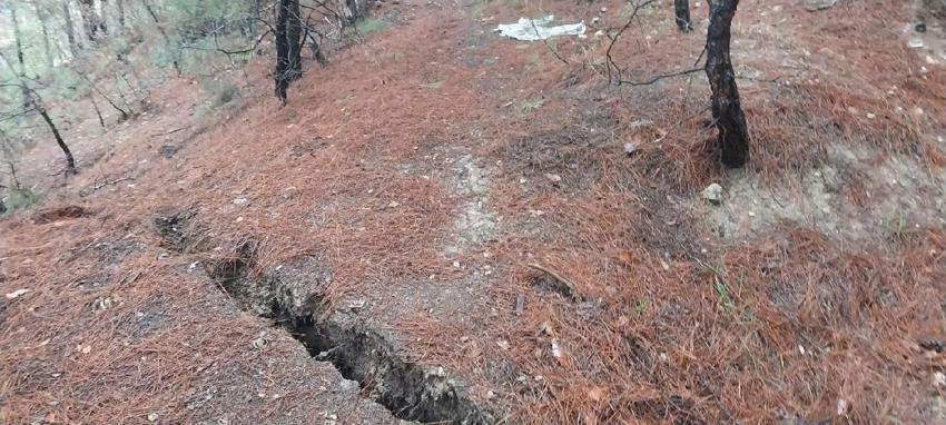 Reşadiye’de toprak kayması korku yarattı! AFAD ekipleri 5 binadaki 13 daireyi tahliye etti, bölge dron ile görüntülendi