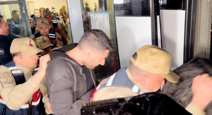 Gülistan Doku soruşturmasında yeni gelişme! 'Silahım yok' diyen Mustafa Türkay Sonel’in tabancalı fotoğrafı ortaya çıktı