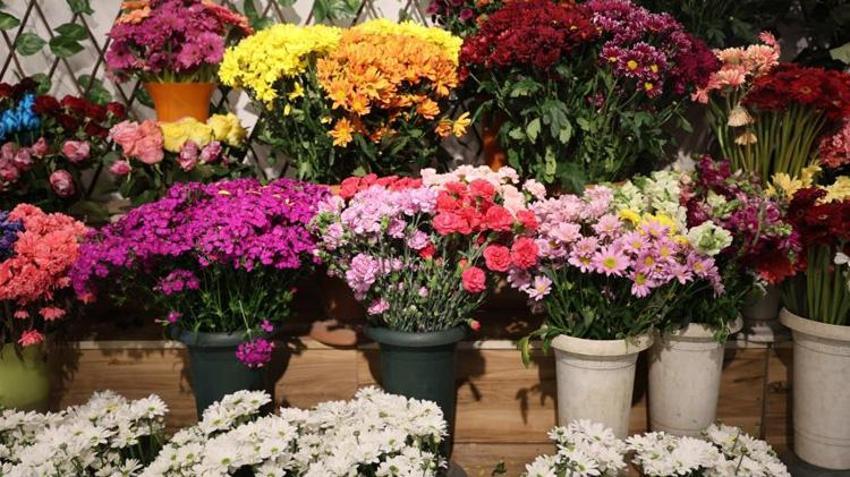 Rengarenk hazırlık başladı! Anneler Günü ve düğün sezonu öncesi talep patladı