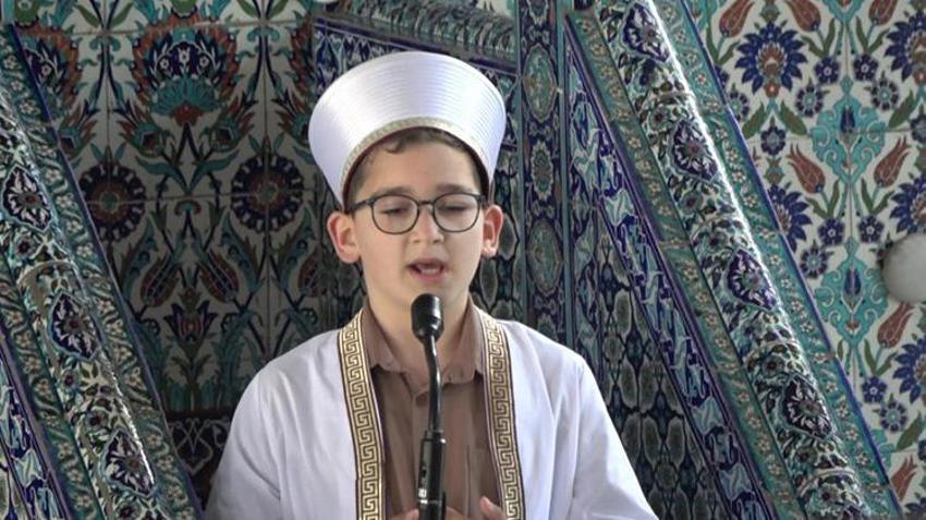 Kocaeli'de 9 yaşındaki çocuk 3 bin kişilik cemaate hutbe okudu: 'Çok heyecanlandım'