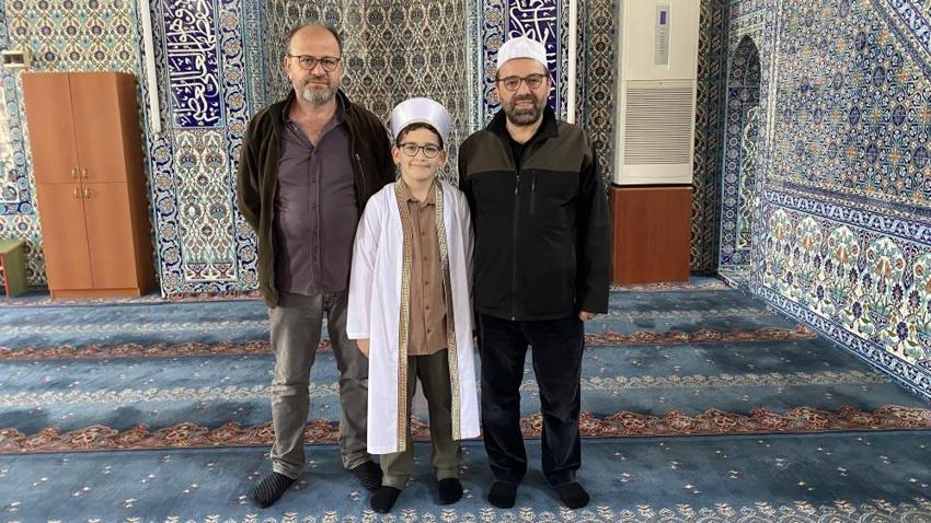 Kocaeli'de 9 yaşındaki çocuk 3 bin kişilik cemaate hutbe okudu: 'Çok heyecanlandım'