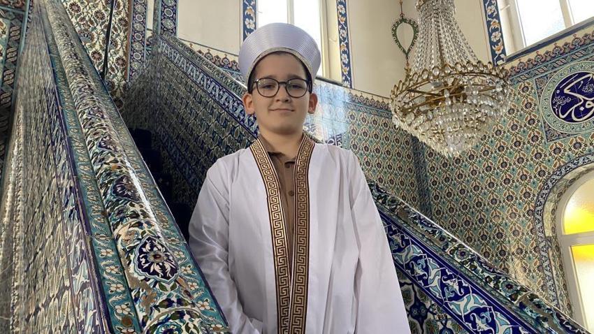 Kocaeli'de 9 yaşındaki çocuk 3 bin kişilik cemaate hutbe okudu: 'Çok heyecanlandım'