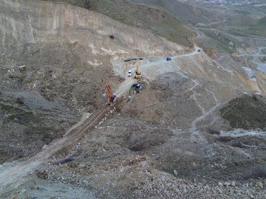 6 gündür kapalıydı: Hakkari Van arasında ulaşım sağlandı!