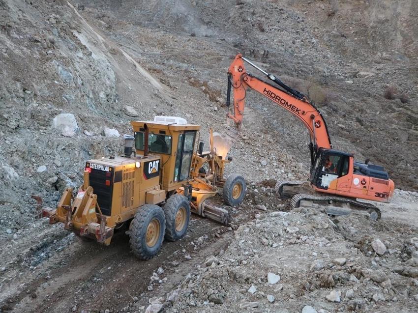 6 gündür kapalıydı: Hakkari Van arasında ulaşım sağlandı!