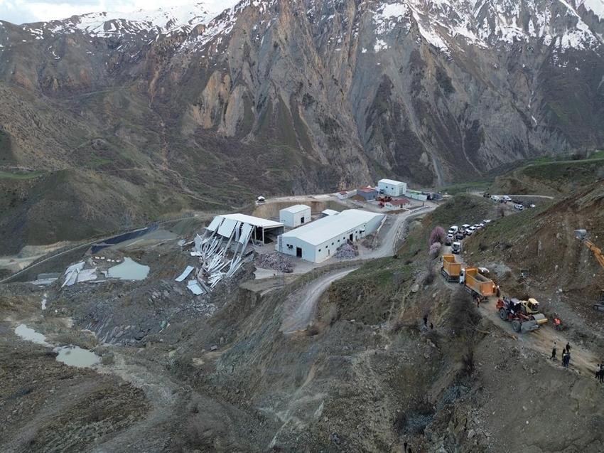 6 gündür kapalıydı: Hakkari Van arasında ulaşım sağlandı!