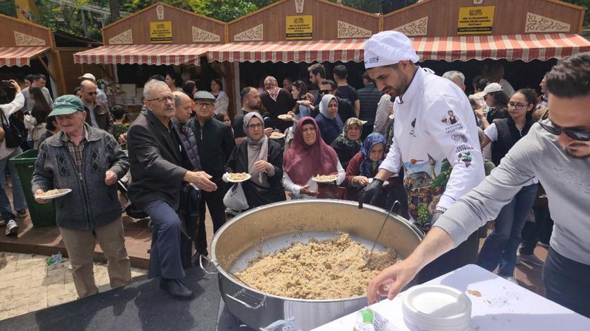 Manisa 486. Uluslararası Mesir Macunu Festivali! Şehirde 2 ton bahar pilavı dağıtıldı