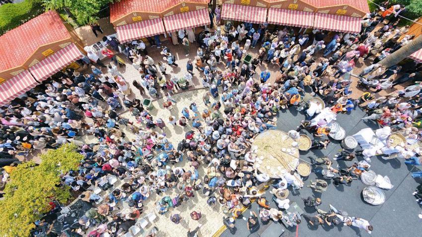Manisa 486. Uluslararası Mesir Macunu Festivali! Şehirde 2 ton bahar pilavı dağıtıldı