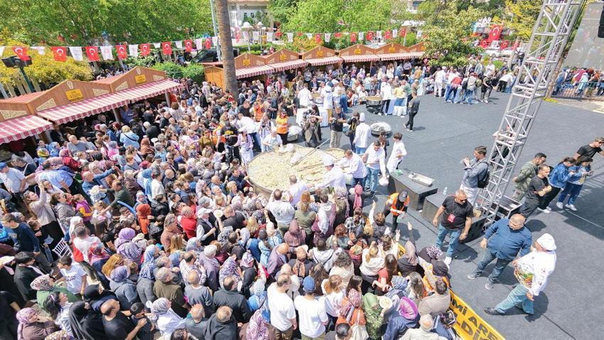 Manisa 486. Uluslararası Mesir Macunu Festivali! Şehirde 2 ton bahar pilavı dağıtıldı