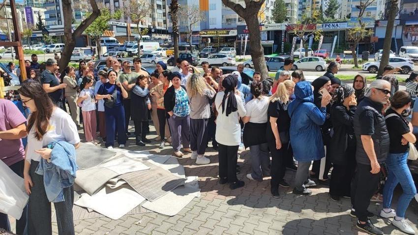 Adana'da izdiham 100 TL için! Çukurova'da bir iş yeri duyurdu!