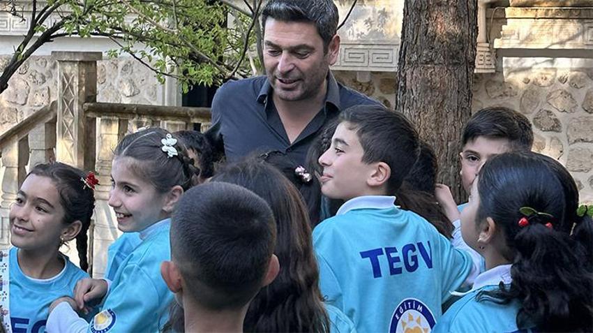 Ozan Akbaba, TEGV çocuklarını “Uzak Şehir” setinde ağırladı