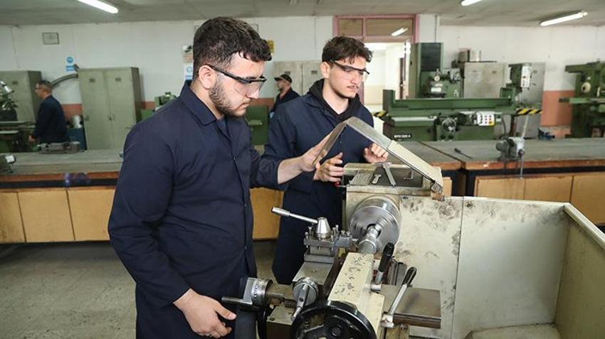 Bu okuldan mezun olan işsiz kalmıyor! Savunma Sanayisi için 'aranan elemanlar' Erzincan'da yetişiyor!