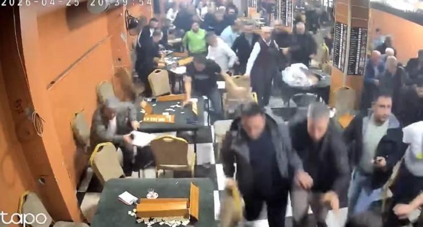 Kahvehanede deprem paniği: 'Resmen bina sallandı!' Birbirlerini ezerek dışarıya kaçtılar