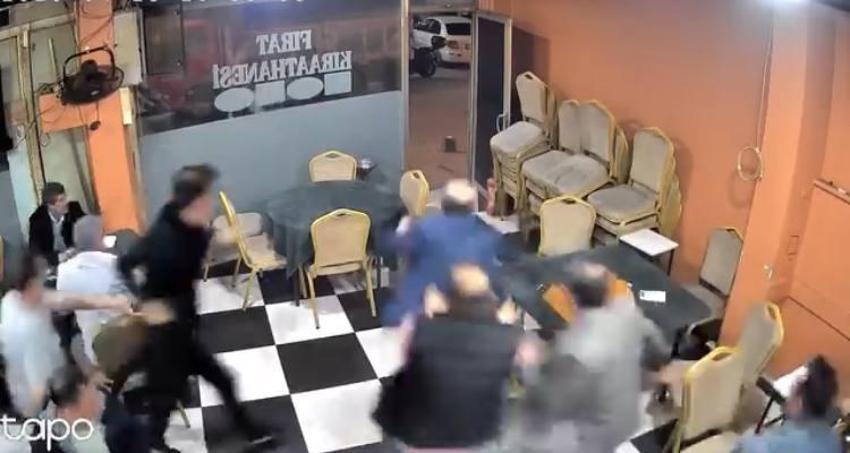 Kahvehanede deprem paniği: 'Resmen bina sallandı!' Birbirlerini ezerek dışarıya kaçtılar