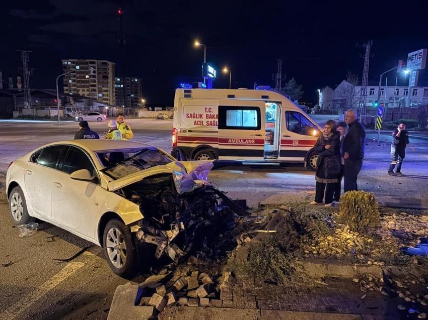 Kayseri'de korkunç kaza: 3'ü ağır 4 yaralı!