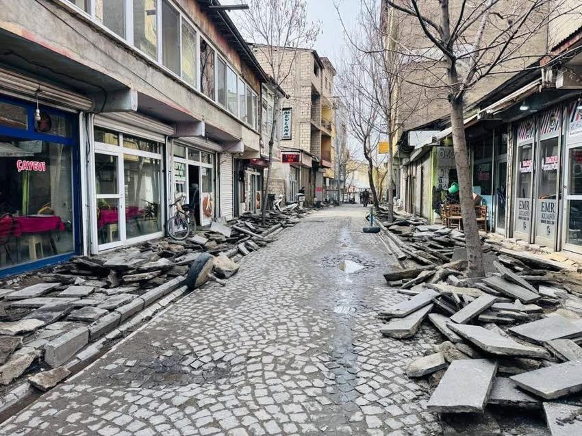 Patnos'ta yol çalışmaları başladı: İlk kazma Buhara Sokak'ta vuruldu