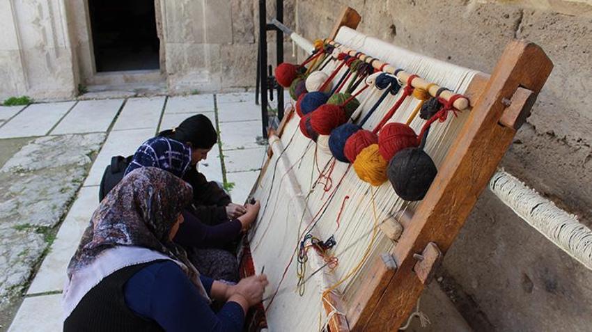 Aksaray'da dizi turizmi patladı! 800 yıllık Sultanhanı dünya yıldızı oldu! Artık gelenler saatlerce çıkamıyor