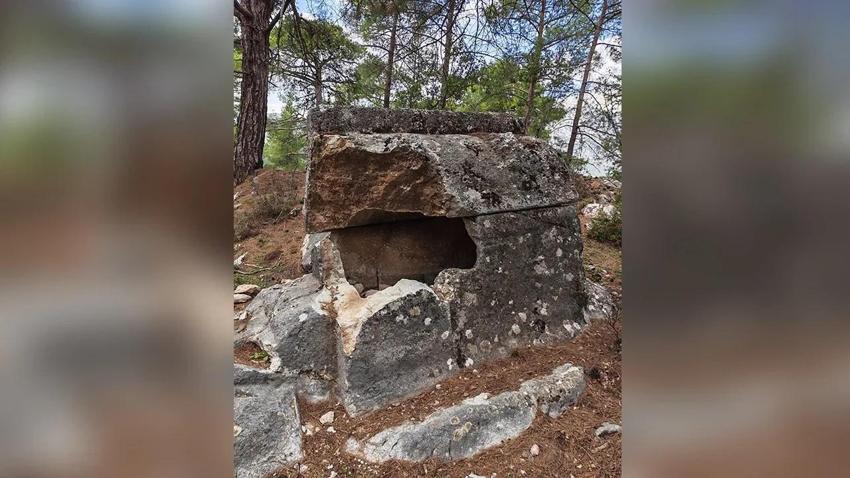 Antalya'da skandal görüntü: Defineciler arkalarında bıraktı!