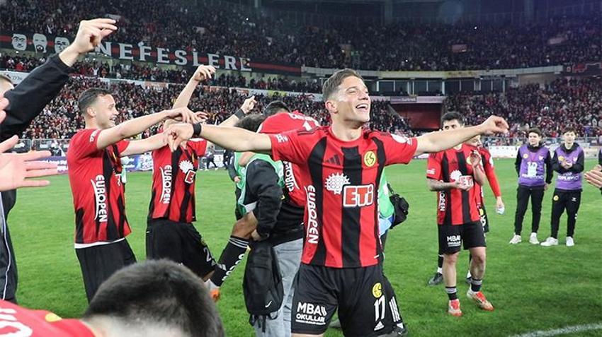 Eskişehirspor fırtınası: Balıkesir’i devirdi, çiftetelliyle tur atladı!