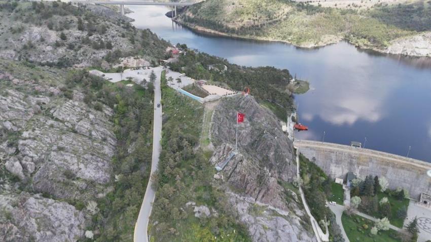 Ankara'da eriyen kar suları barajları coşturdu!