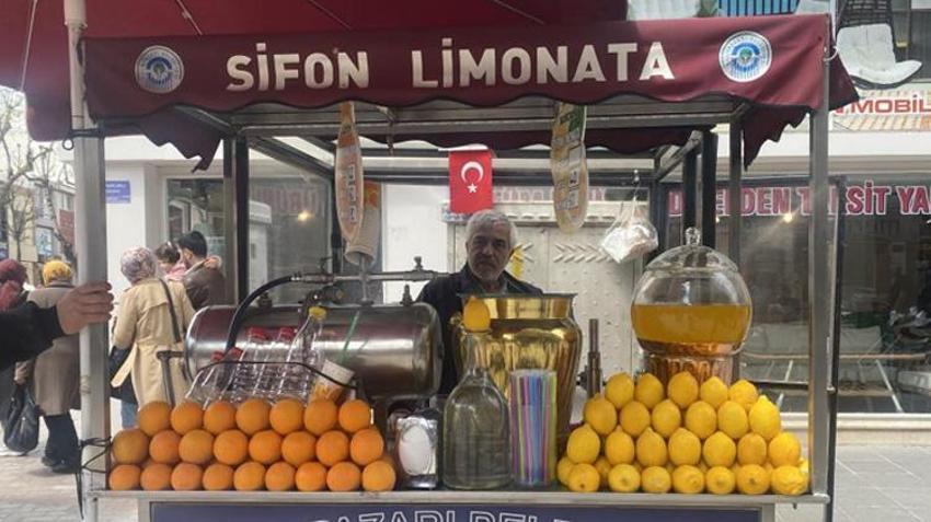 Eskişehir'de havalar ısındı, talep arttı! Bardak bardak şifa dağıtıyor
