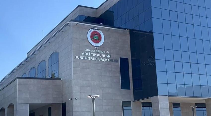 Bursa'da icra takibi başlatan kız kardeşlere silahlı saldırı! O anlar kamerada