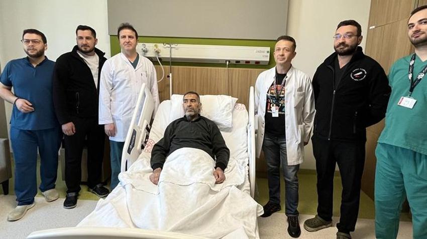 Karın ağrısı şikayetiyle hastaneye gitti! Doktorlar bile gözlerine inanamadı: Tam 8 kilo