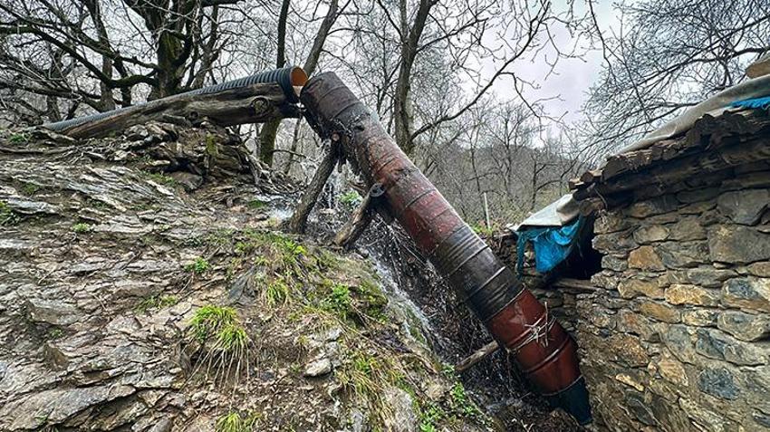 Bitlis’te 2 asırlık tarihi değirmeni teknolojiye meydan okuyor: Geçen yıl kuraklık vurmuştu, bu yıl su bol! Türkiye’nin dört bir yanından sipariş yağıyor