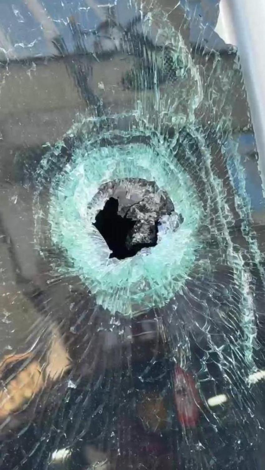 Kağıthane’de gençler polise saldırdı! Açılan ateşte kaldırımdaki berber ağır yaralandı