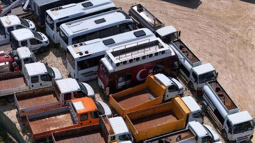 TMSF’nin el koyduğu yüzlerce marka ile modellerden oluşan araçlar böyle görüntülendi