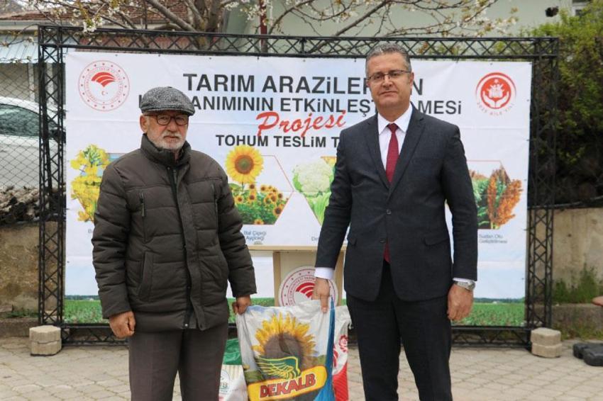 TAKE Projesi kapsamında çiftçilere büyük destek! Ayçiçeği ve kuru fasulye tohumları teslim edildi