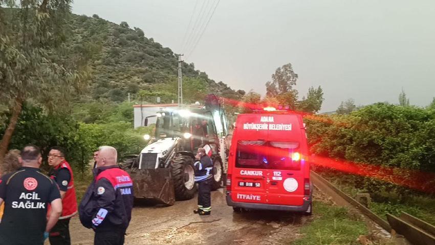 Sağanak yağış Kozan’da sel faciası getirdi: Araçtan atlayan 2 kişiden biri hayatını kaybetti