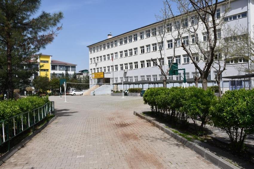 Yarın okullar tatil mi? Okullar hangi illerde tatil edildi? Okullar tatil edildi mi? Resmi açıklama geldi