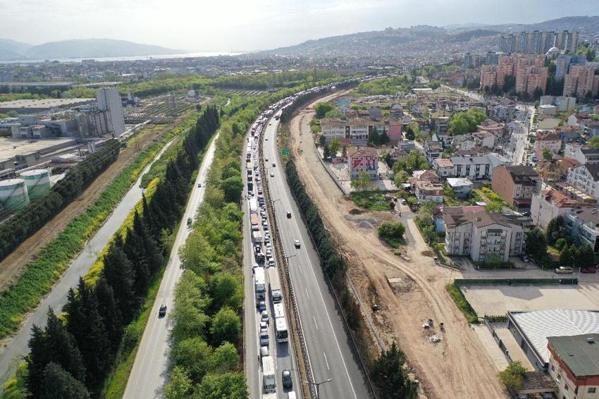 TEM Otoyolu’nda 6 TIR zincirleme kazaya karıştı, Ankara yönünde ulaşım aksadı