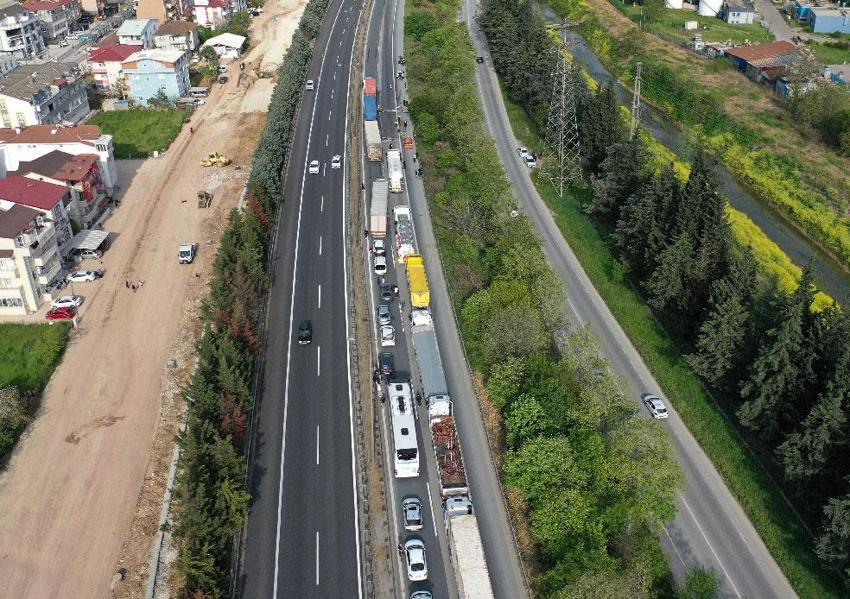 TEM Otoyolu’nda 6 TIR zincirleme kazaya karıştı, Ankara yönünde ulaşım aksadı